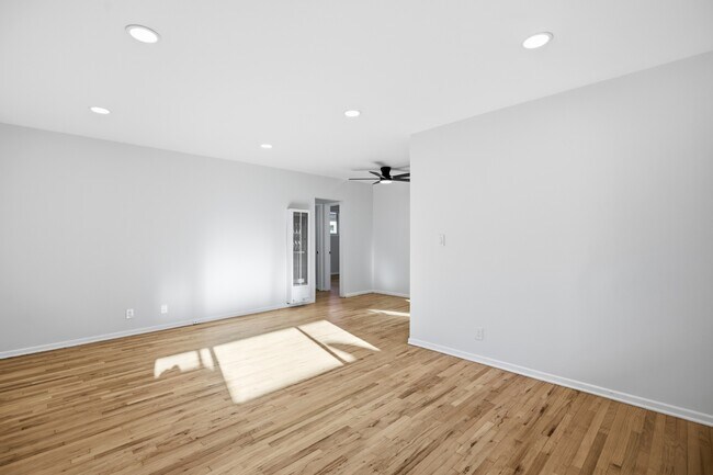 14616 Magnolia Blvd