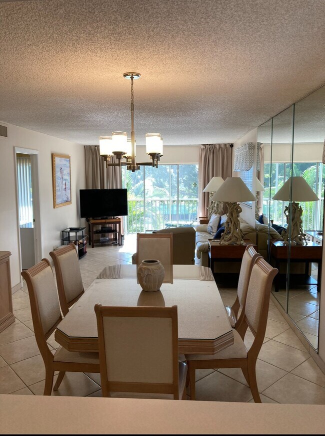 Amazing location in the Moorings!!!