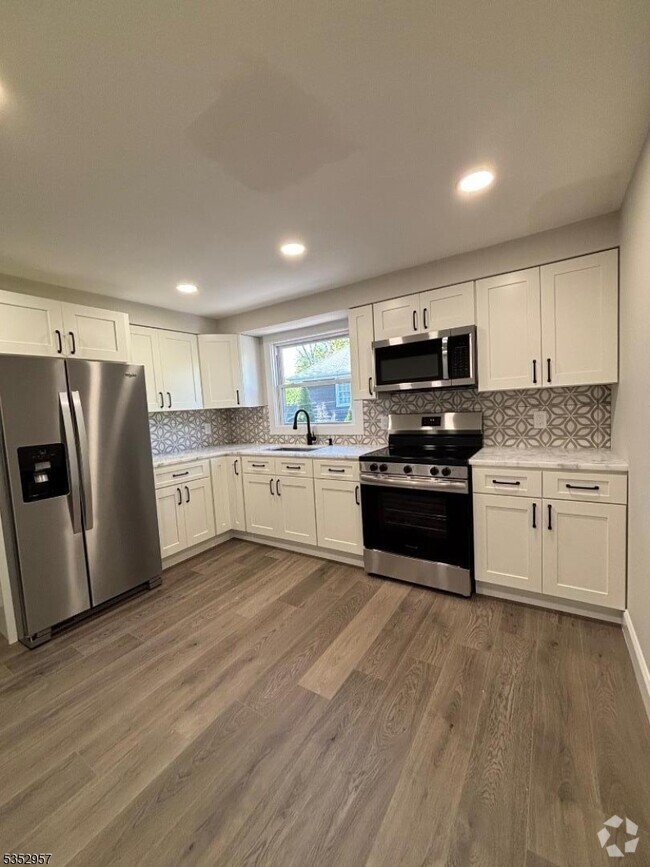 Building Photo - 2 Cedar Grove Rd Unit 4 Rental