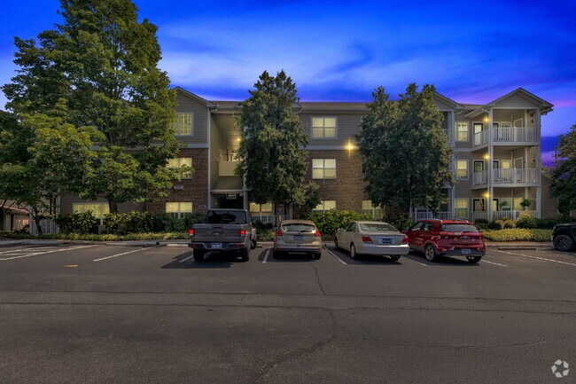 Building Photo - 2-Bed, 2-Bath Condo in the Heart of Green ... Unit #319