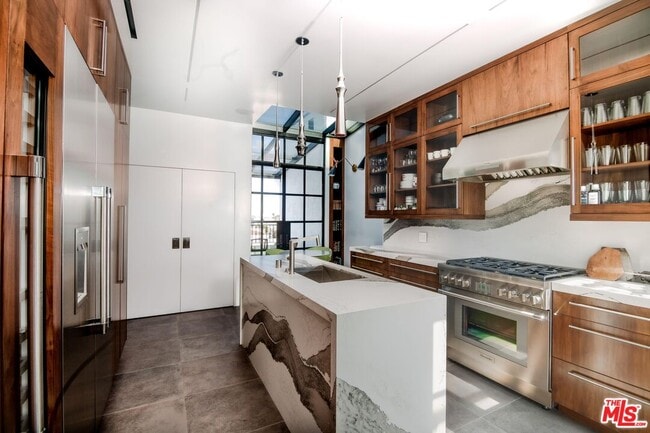 Building Photo - 1302 N Sweetzer Ave Unit 603