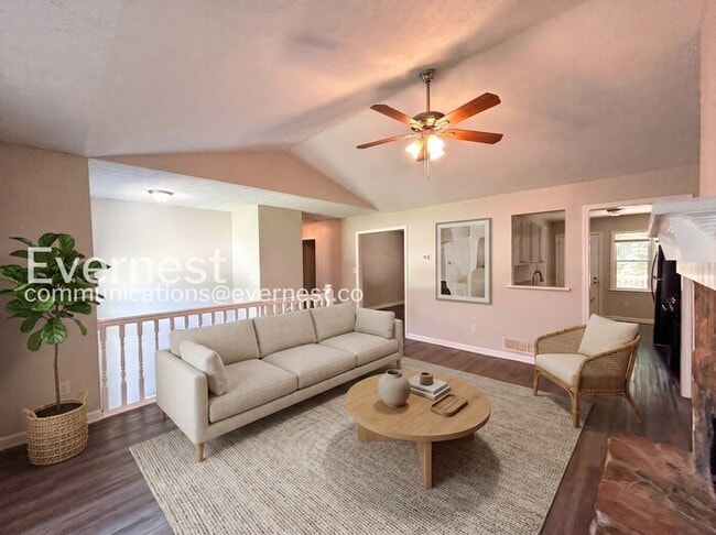 Photo - 313 Silverthorne Cir