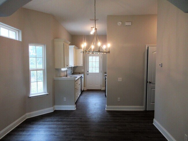 Photo - 301 Summercreek Cove