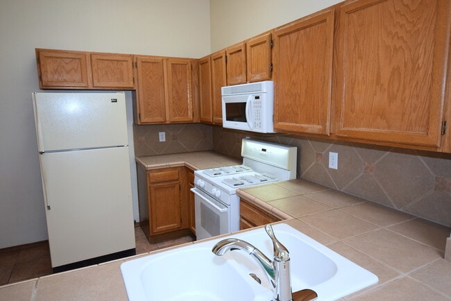 Photo - Great 2 Bedroom + Study Home In Taylor Ranch!