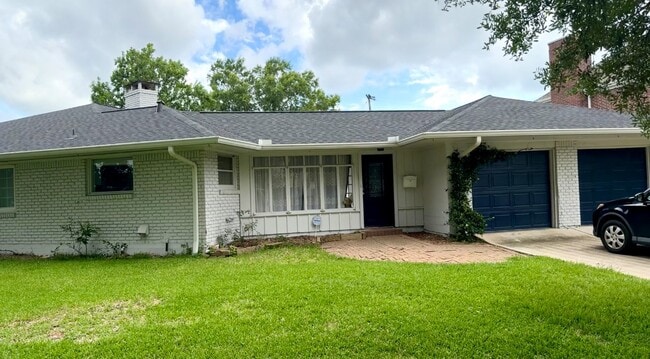 Building Photo - 3310 N Braeswood Blvd