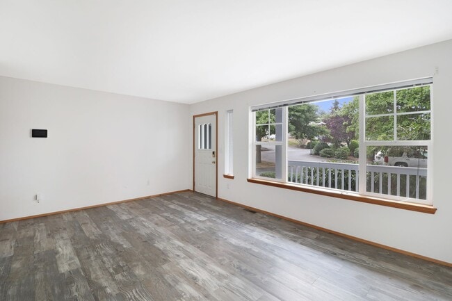 Photo - 2 Bed 1 Bath - Single Story - Pet Friendy - Large Backyard