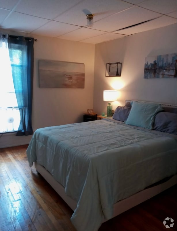 Building Photo - 311 N Van Buren St Rental
