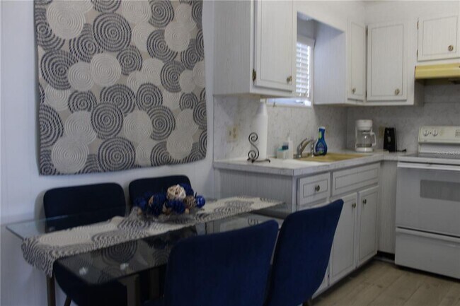 Photo - 10315 Cortez Rd W