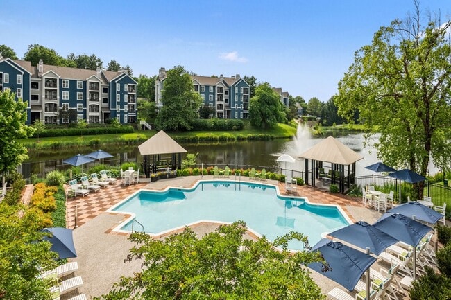 Photo - Lakeside Apartments