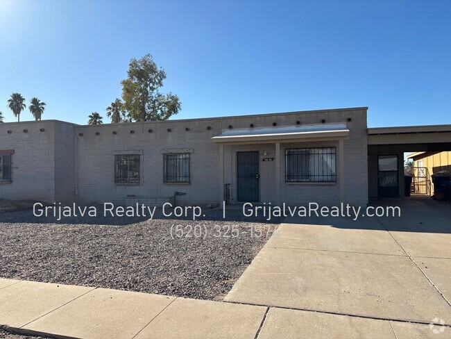 Building Photo - 3 Bed, 2 Bath Townhouse for Rent on the Ea...