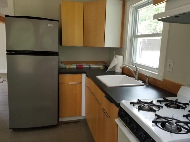 Photo - 980 Careswell St