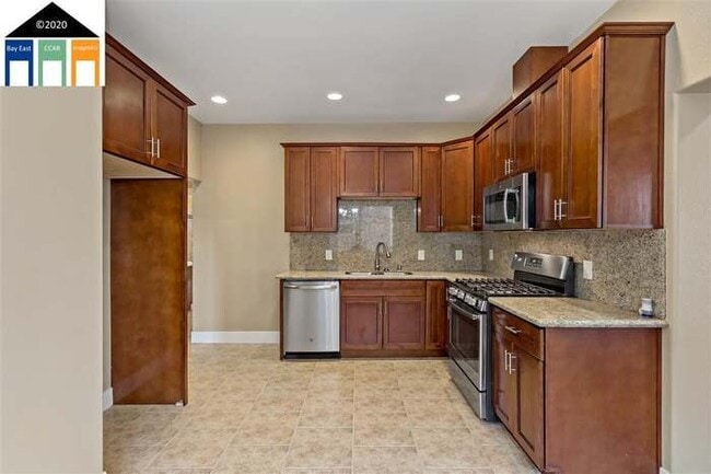 Building Photo - 2211 42nd Ave Rental