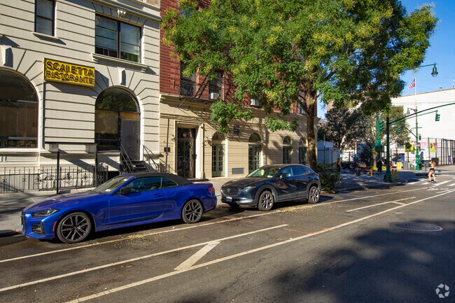 Photo - 66 W 77th St