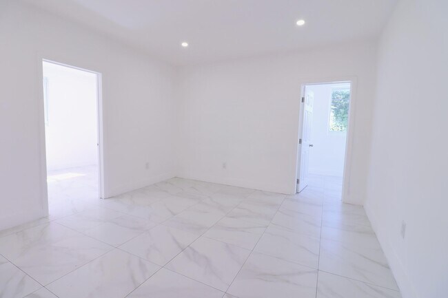 Photo - 3025 NW 8th Ave