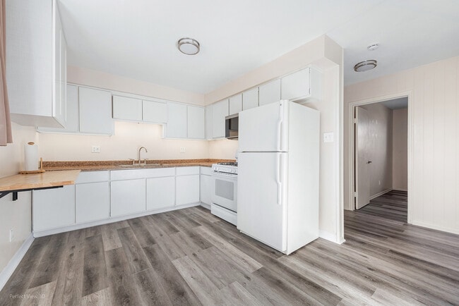 Photo - 1703 Pinewood Ln