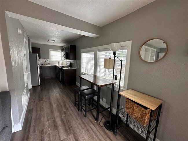 Photo - 404 W 51st St