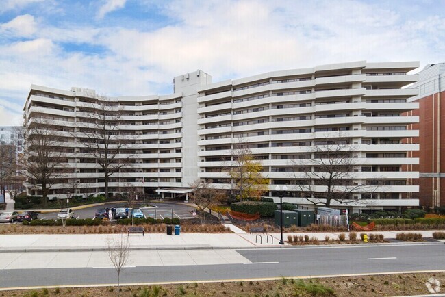 Building Photo - 5300 Columbia Pike Unit 412 Rental