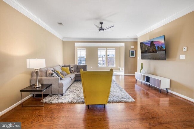 Building Photo - 7969 Crescent Park Dr