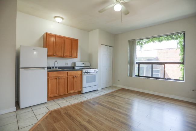 Photo - 1624 W Morse Ave Apartment Unit 307