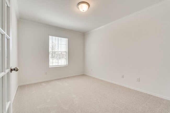Photo - 16025 Malaya St