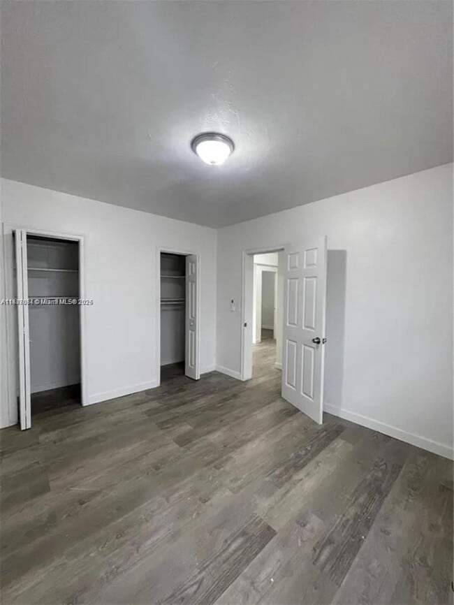 Photo - 7600 Dickens Ave Unidad 3