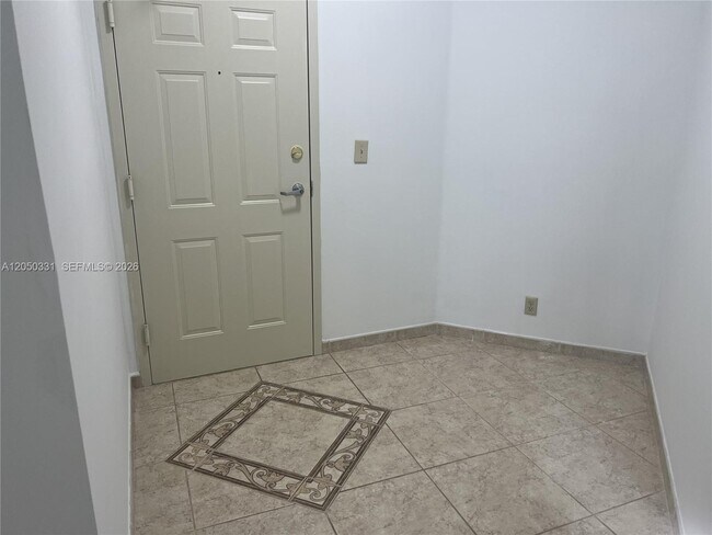 8816 Collins Ave Unidad 105