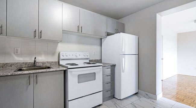 Photo - 1219 Dundas St W