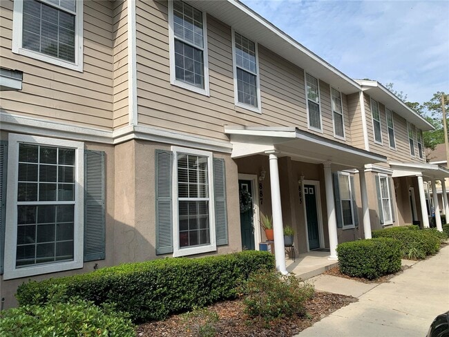 Building Photo - 887 NW 21st Ave