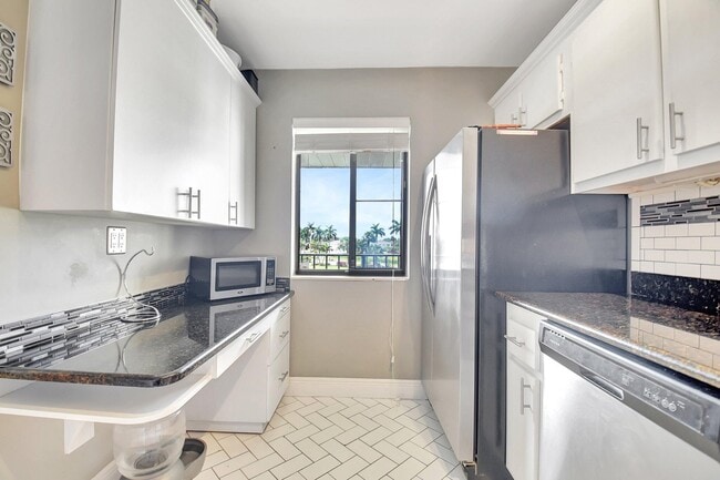 Photo - 4070 Tivoli Ct Unidad 307