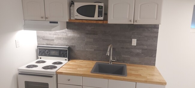 Photo - 74 Burnaby Blvd