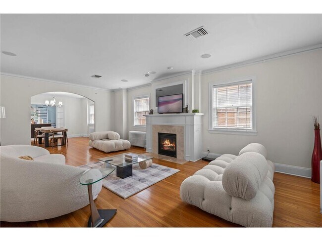 Photo - 1785 Dupont Ave S