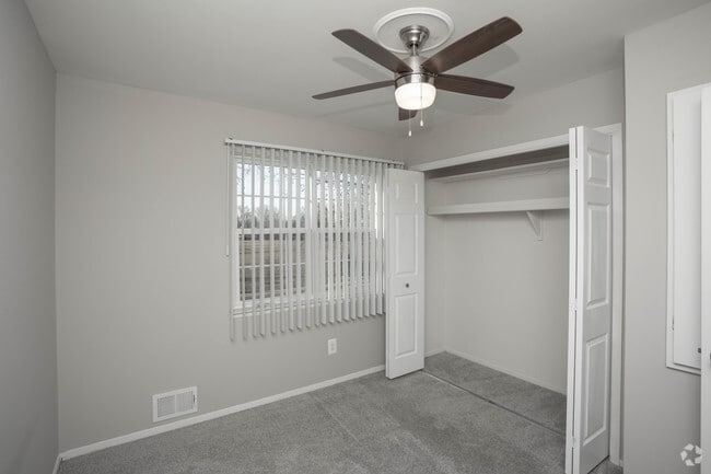 3BR, 2.5BA - 1,400 SF