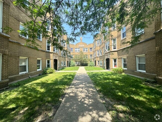 Building Photo - 4830 W Addison St Rental