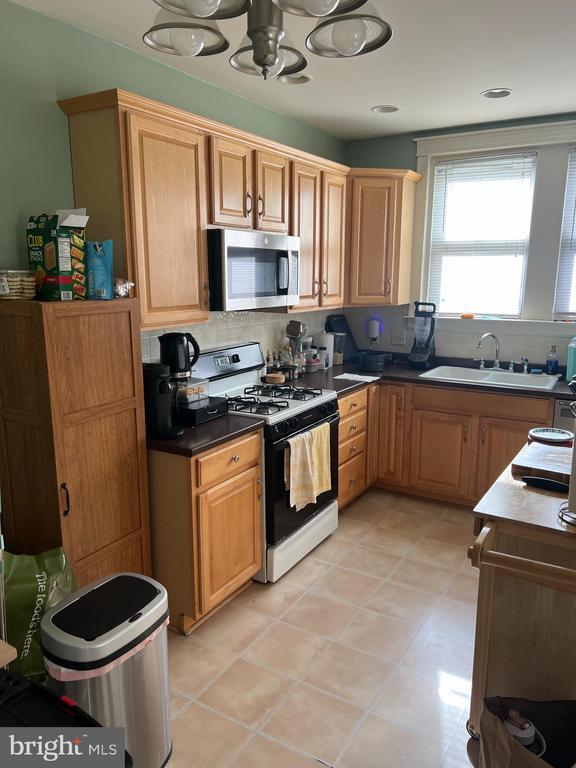 Photo - 655 Gerhard St