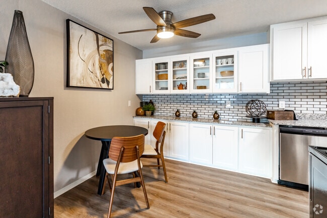 RENOVATED-Dining - 1BR, 1BA - 799SF - Como Terrace