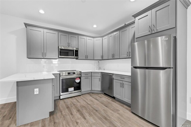 Photo - 533 Greenwich St Apartment Unit 2C