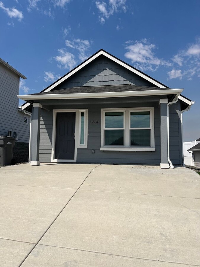 New Single Level Home in New SunRidge Community - New Single Level Home in New SunRidge Community