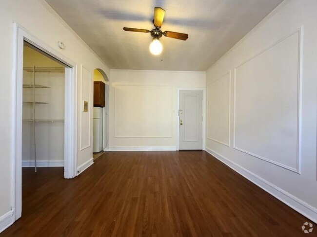 Building Photo - 0 bedroom in CHICAGO IL 60657 Unit 307 Rental