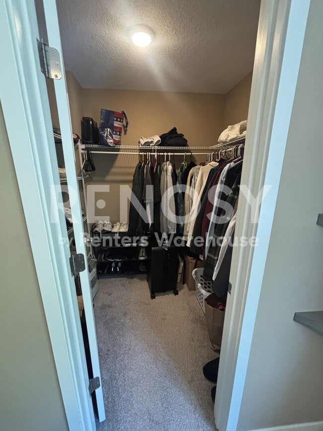 Building Photo - Available now - 1 Bedroom 1 Bath Condo in Golden Valley