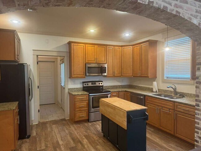 Photo - Large 3 Bedroom Townhome with All Appliances Included