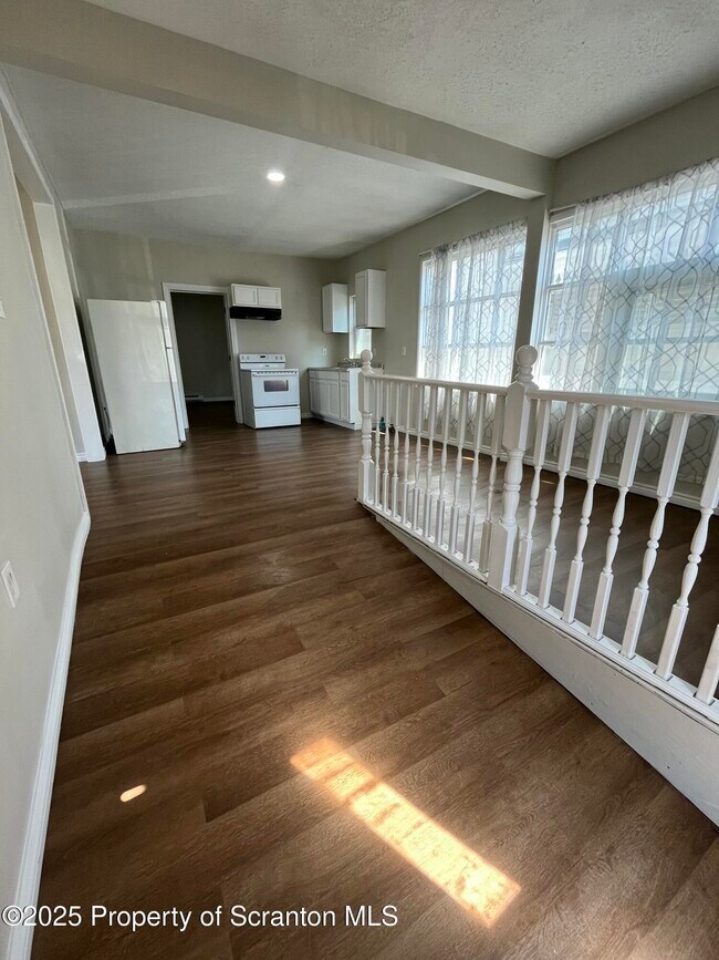 Photo - 941 S Main Ave Apartment
