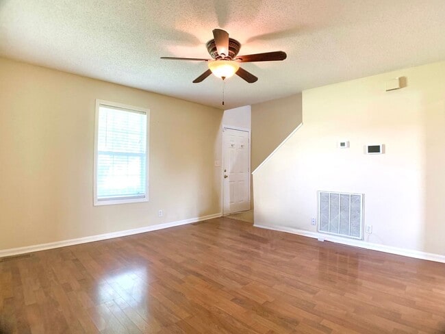 Photo - 605 Millie Dr