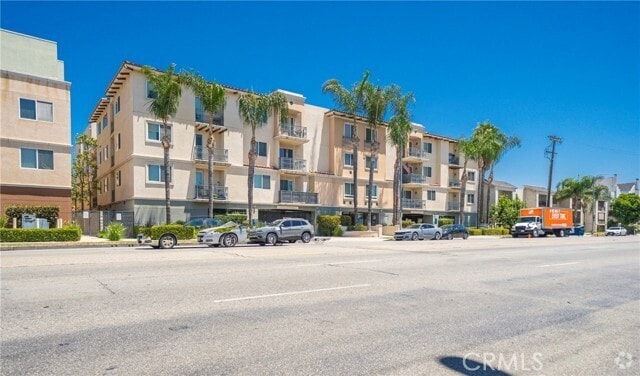 Building Photo - 13941 Sherman Way Unit 205 Rental
