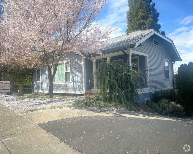Building Photo - 625 Holly St Rental