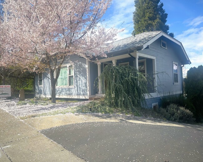 Photo - 625 Holly St House