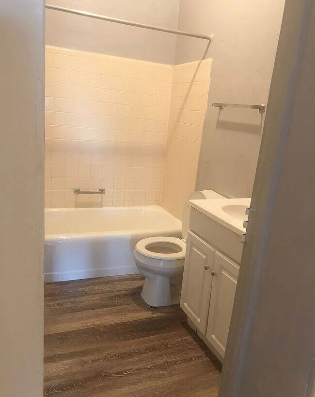 Photo - 602 Henry St Unit 1B
