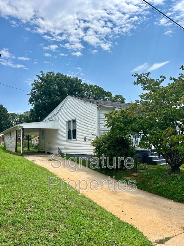 Photo - 703 4th St