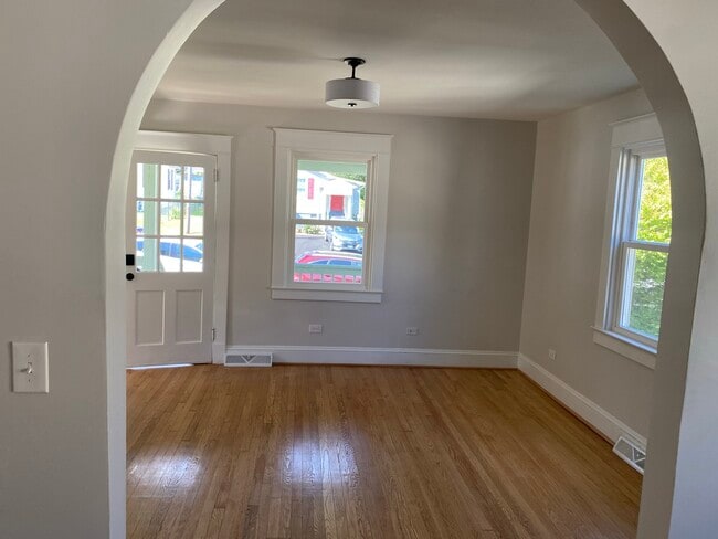 Living Room - 613 Blenheim Ave
