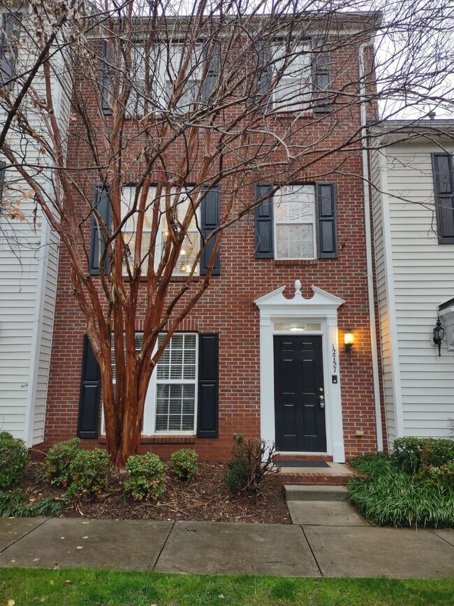 Spacious Townhome located in Blakeney Gree... House Rental in