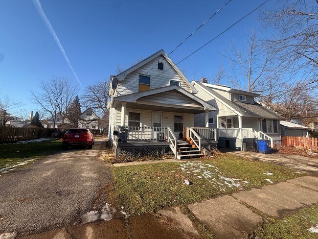 Building Photo - 4350 W 28th St Unit 4350 W 28th St (Down)